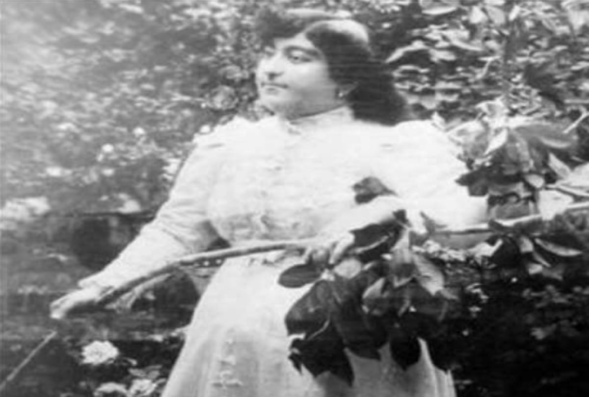 Mustache princess Qajar story 13 Men Killed Themselves For Her Love
