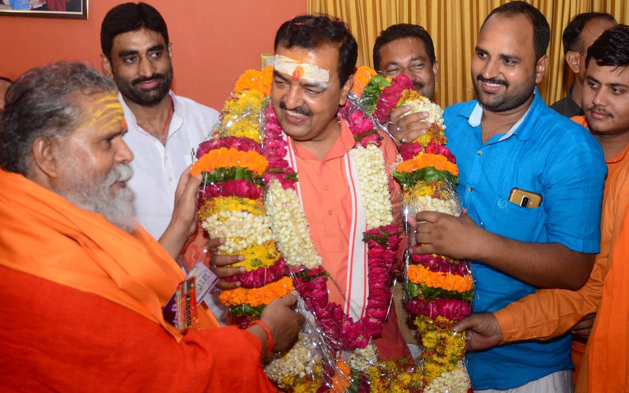 Prayagraj: The fallen pupils at the feet of Guru