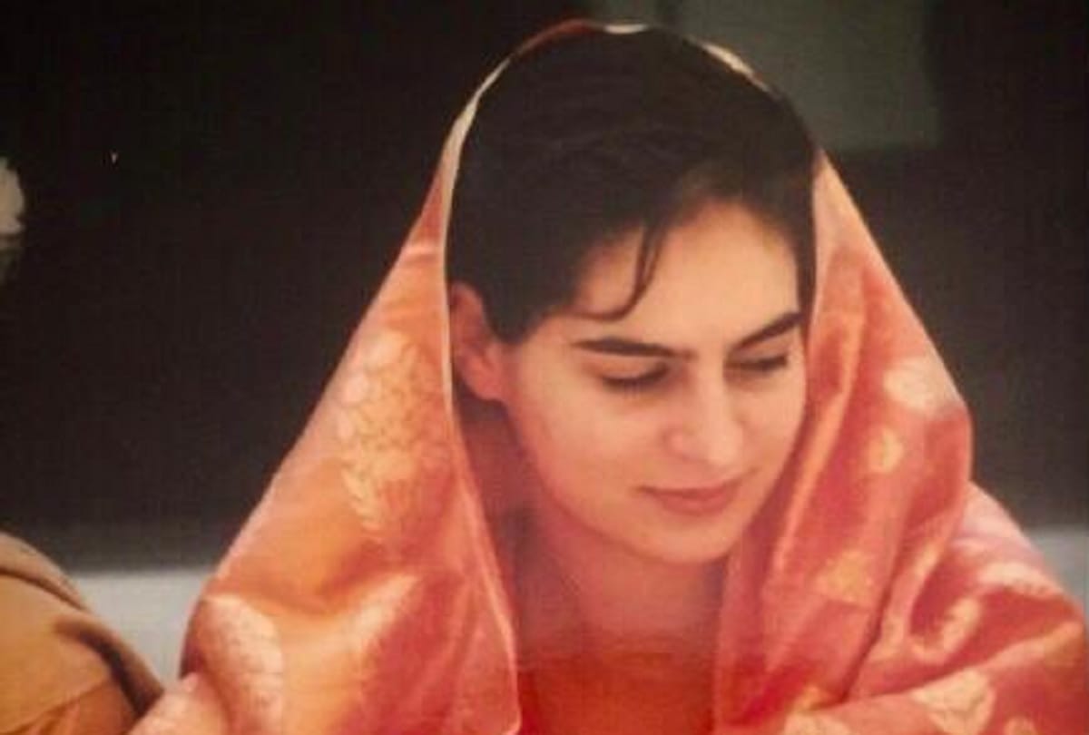 Saree trend on Twitter, Priyanka Gandhi Vadra share marriage picture with hashtag #SareeTwitter