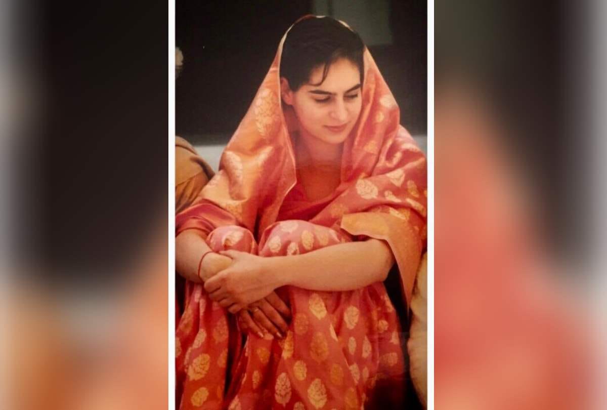 priyanka gandhi vadra shares saree picture people start wishing wedding anniversary then clarifies