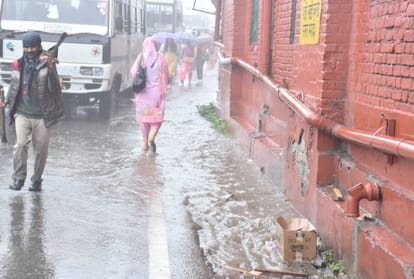 school building collapsed and landslide on highway due to heavy rainfall in himachal