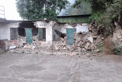 school building collapsed and landslide on highway due to heavy rainfall in himachal