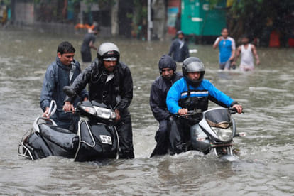 Best Tips to ride bike and scooter in rain