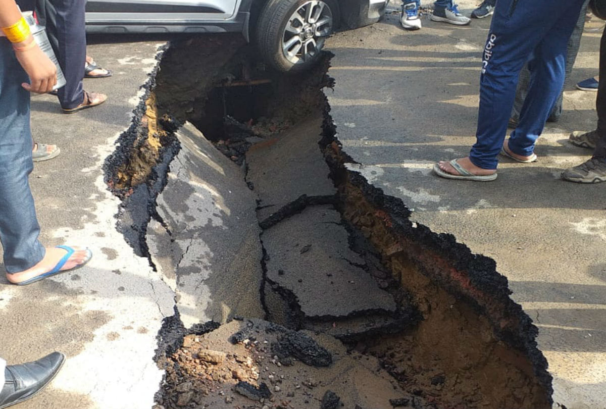 road damage in agra after heavy rain