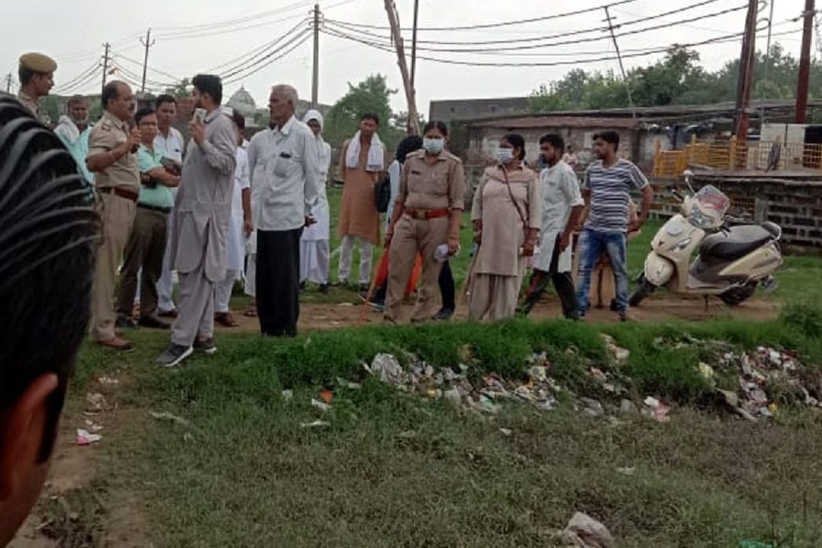 The body of woman was taken out of the grave by DM ordered in Saharanpur