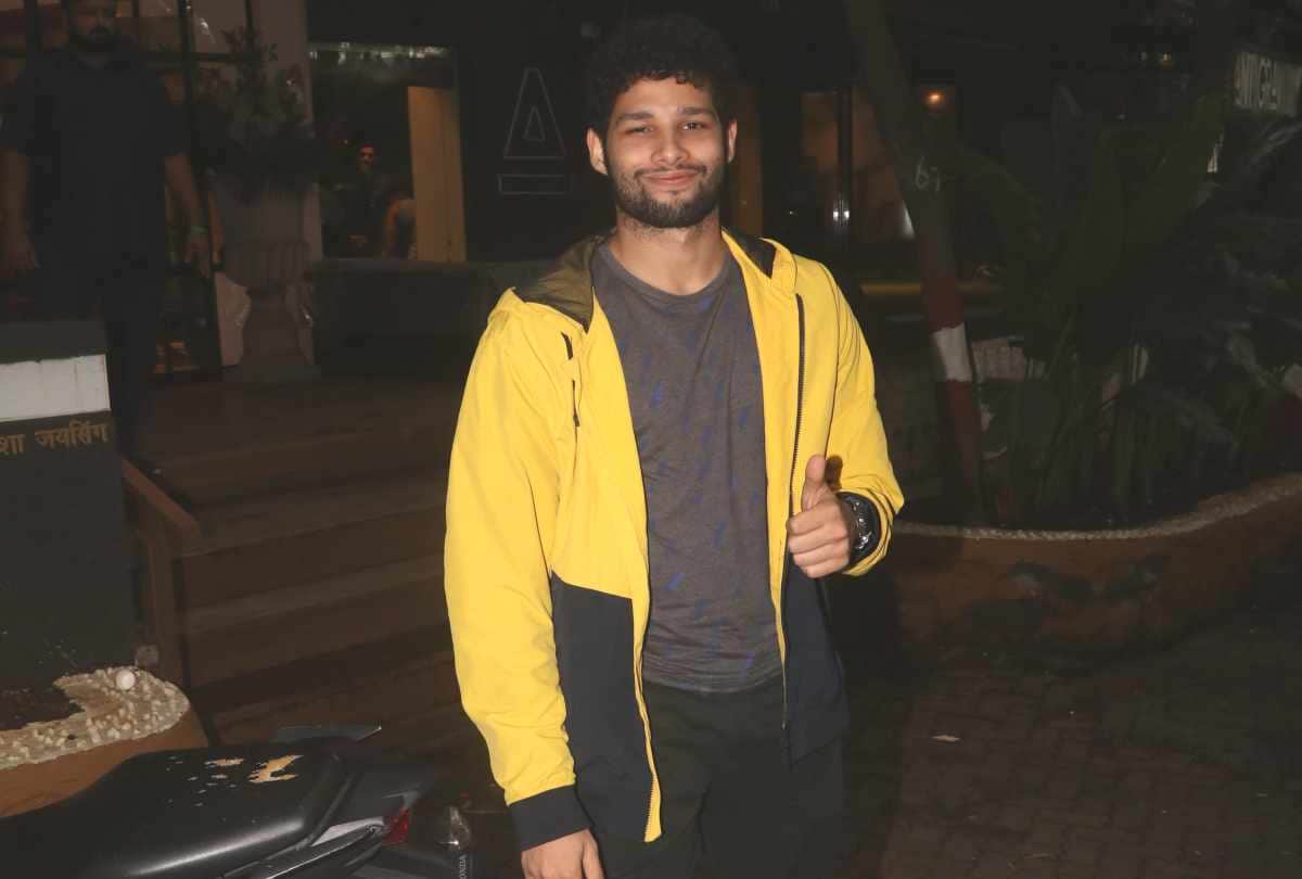 ishaan khattar to jacqueline fernandez spotted capture in camera