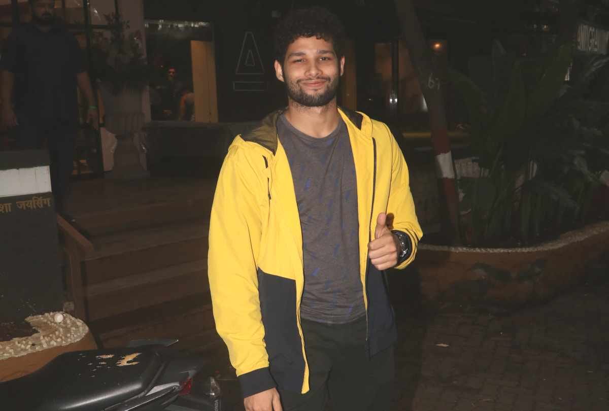 ishaan khattar to jacqueline fernandez spotted capture in camera