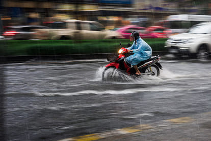 Best Tips to ride bike and scooter in rain