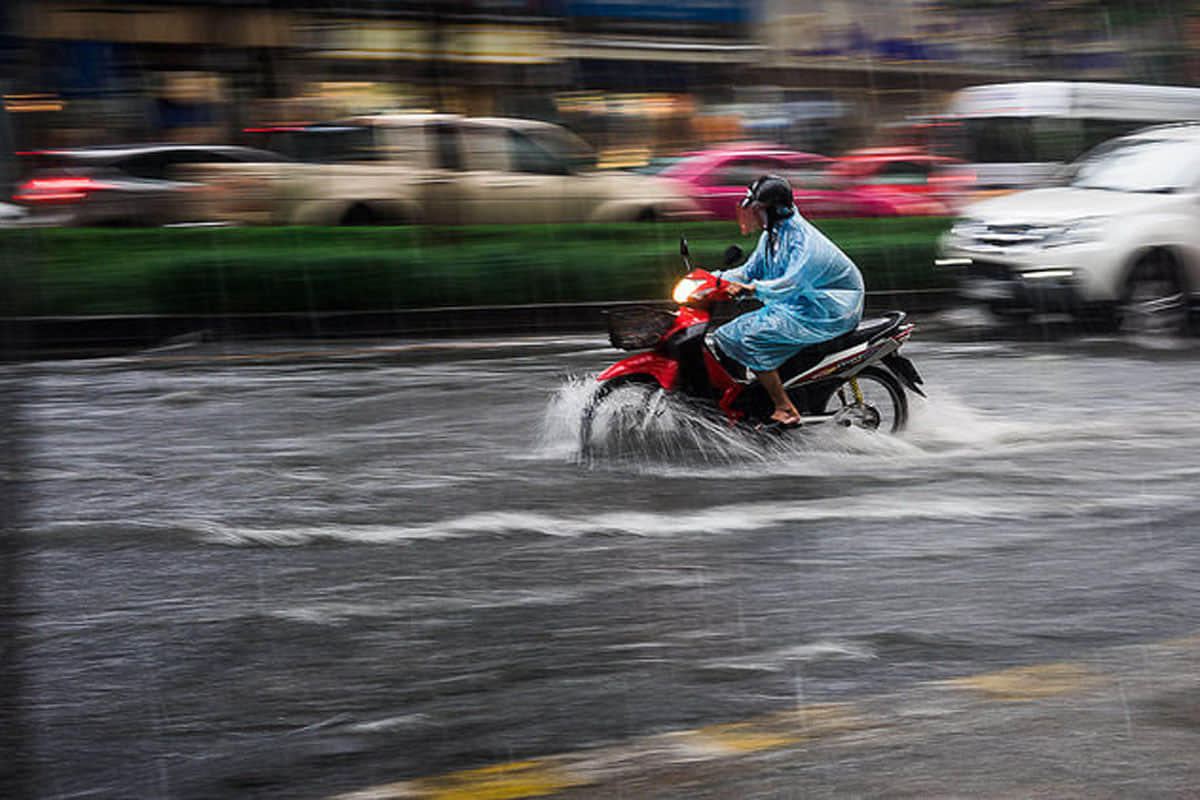 monsoon bike riding monsoon driving tips in hindi bike riding in monsoon driving tips in hindi