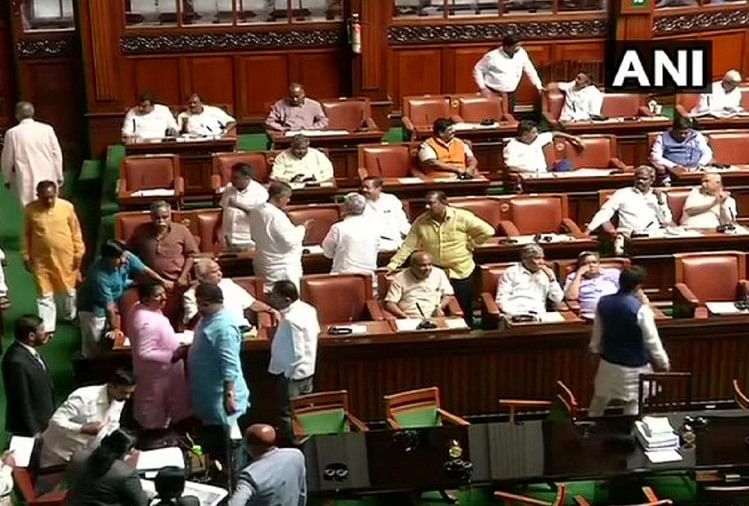Karnataka: 10 BJP MLAs suspended for throwing papers towards the seat in the Assembly;  no confidence motion against speaker