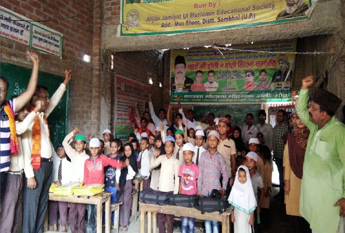vande mataram and gayatri mantra chanting in sambhal madarsa