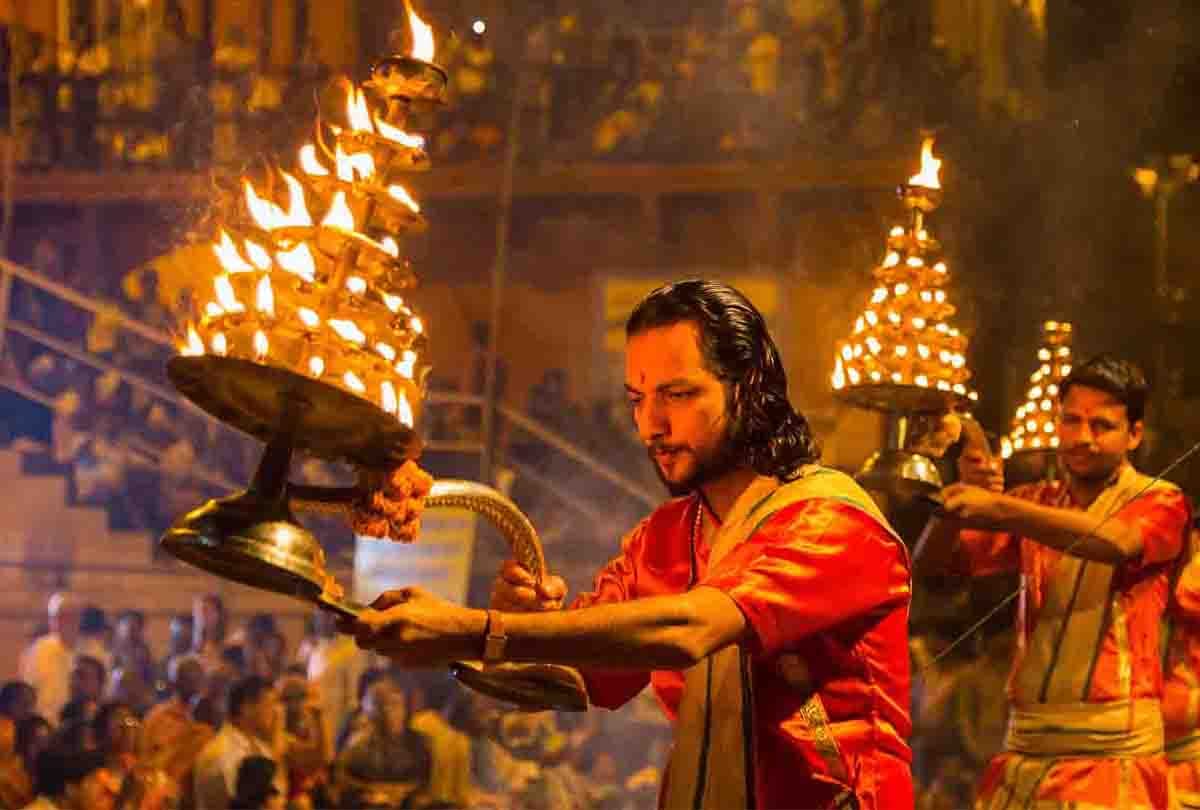 know how to do god's aarti importance in hindu religion