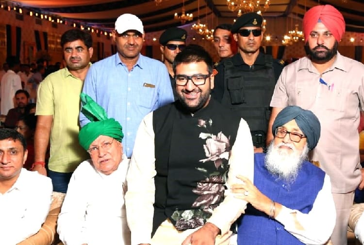 Parkash Singh Badal reached In Arjun Chautala's engagement