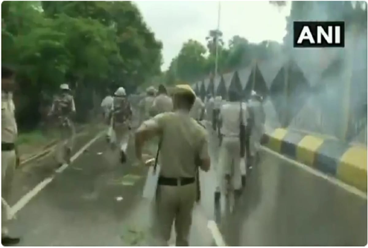 Bihar: Police use water canon, tear gas to disperse protesting contractual teachers