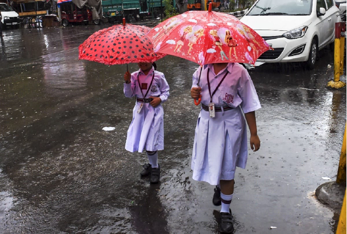 Delhi weather changes heat turns to light rain and low temperature