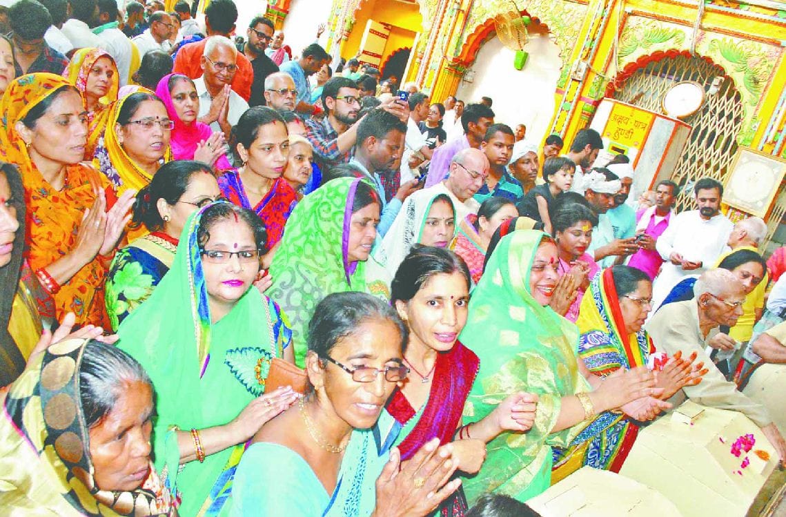 savan 2019 hindola utsav celebrations in dwarkadhish mandir mathura