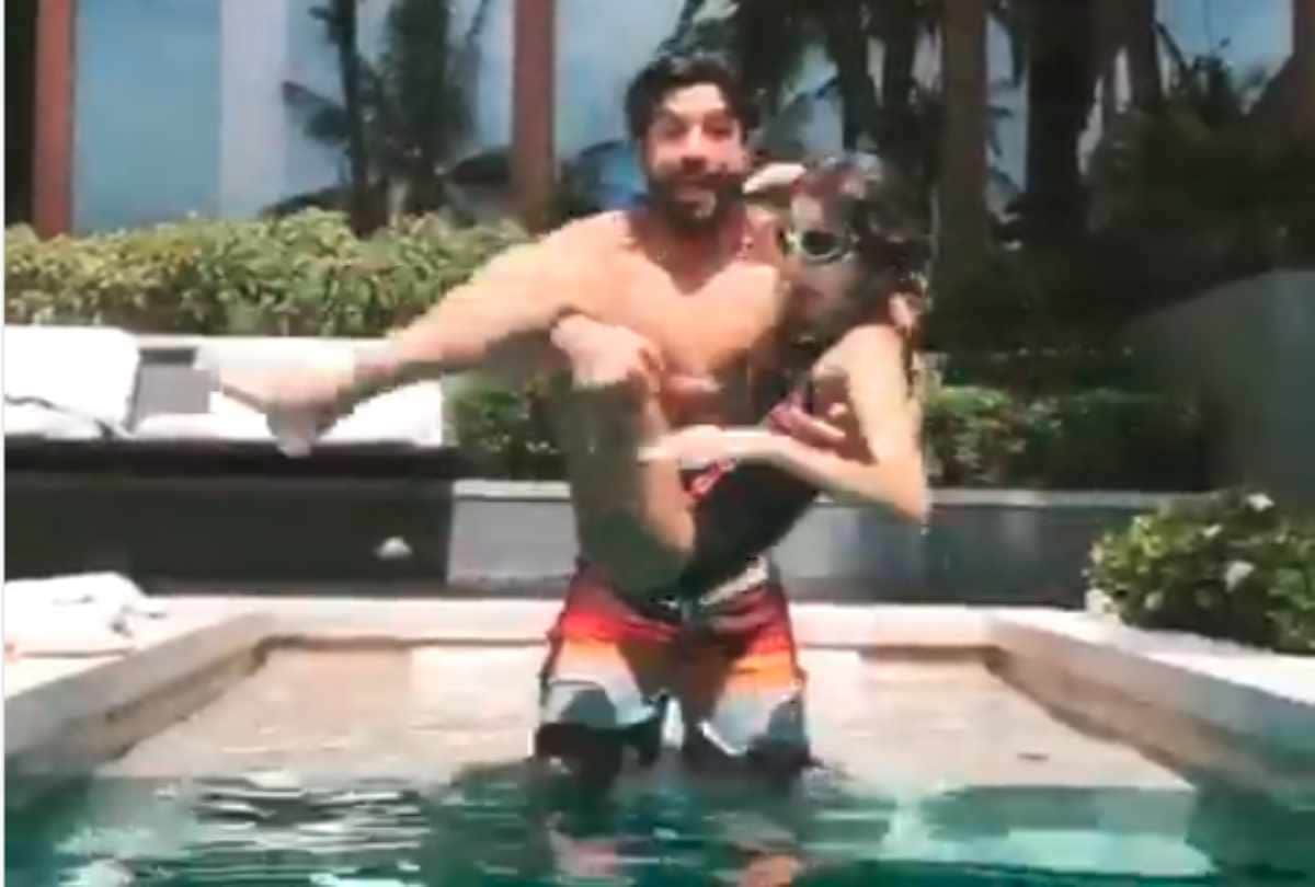 farhan akhtar share a video with daughter akira in swimming pool