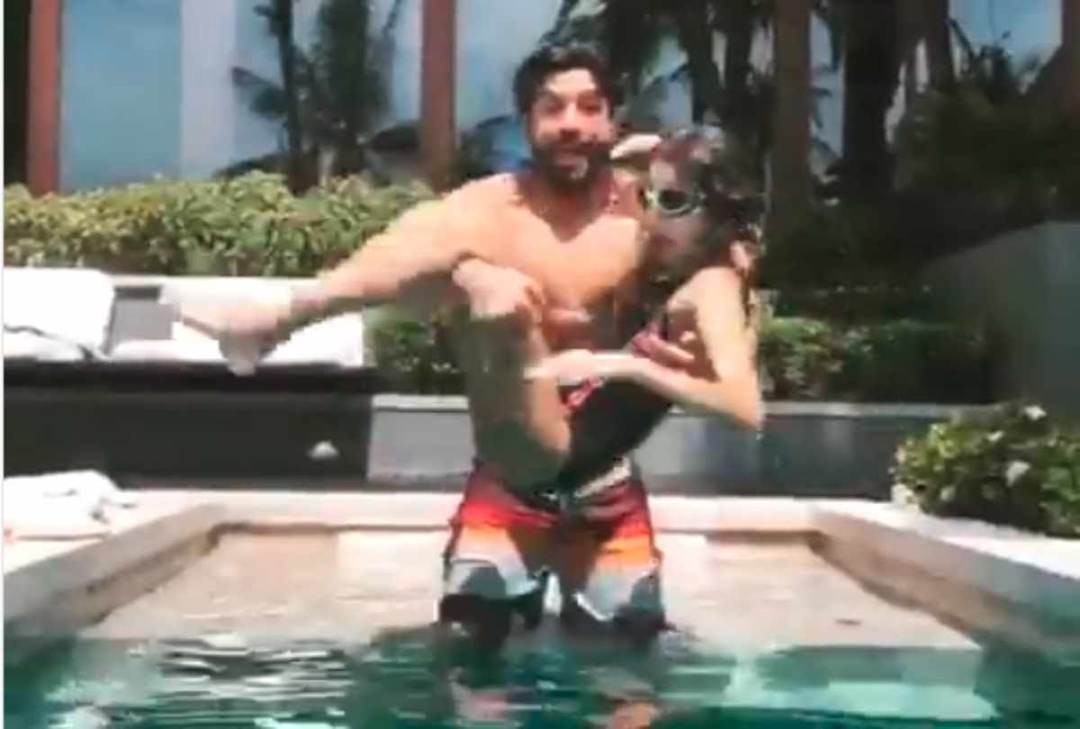farhan akhtar share a video with daughter akira in swimming pool