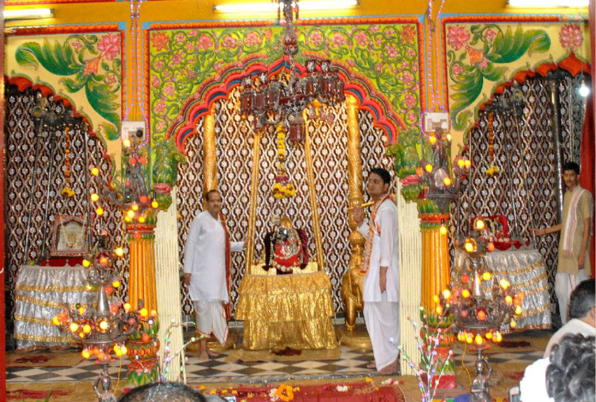 savan 2019 hindola utsav celebrations in dwarkadhish mandir mathura