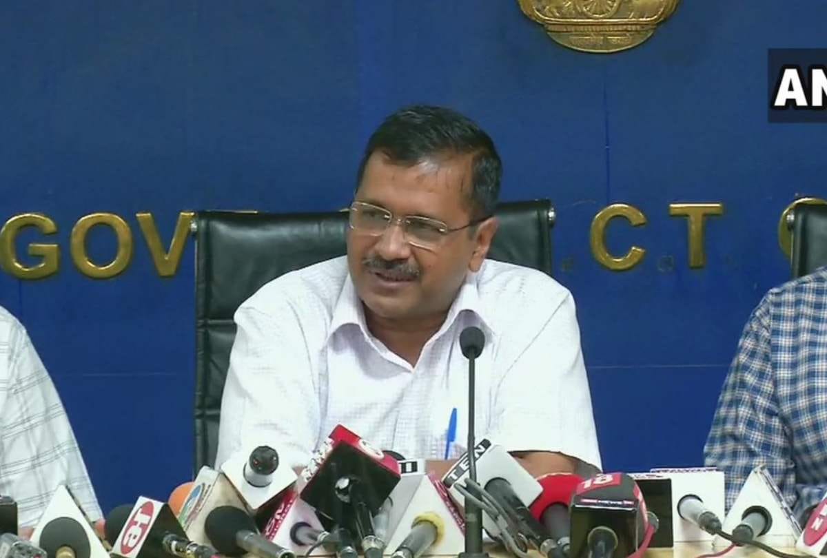 Cold war between Chief Minister Arvind Kejriwal and Union Minister Prakash Javadekar on pollution