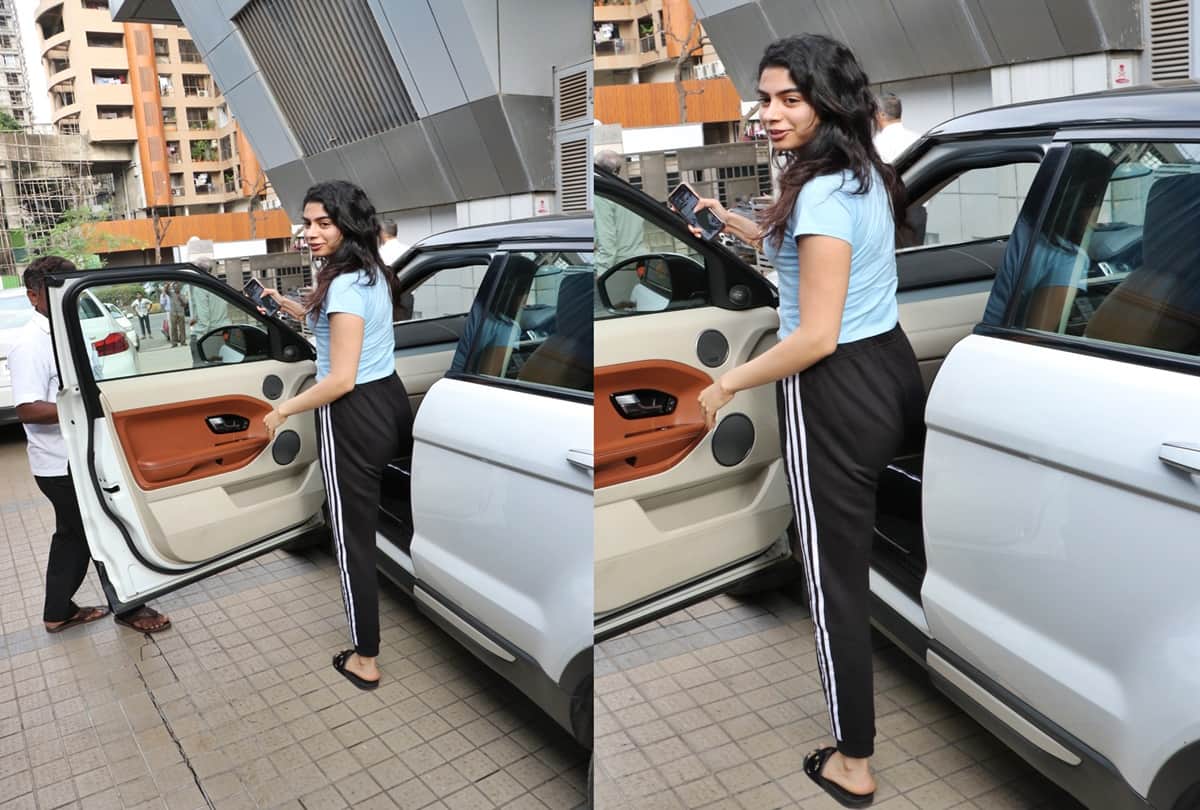 Spotted  Khushi kapoor Malaika arora Nora Fatehi bruna abdullah Esha Gupta Amisha Patel farah Khan