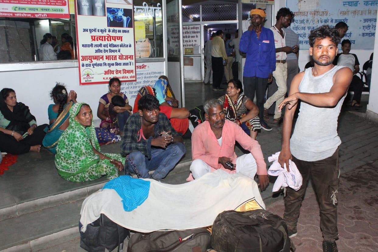 accident between dumper-bus, teenager die