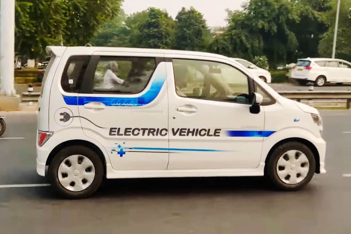 maruti wagonr electric car spotted in india revealing most of the design details expected price and features battery driving range of maruti suzuki wagon r ev electric vehicles in india