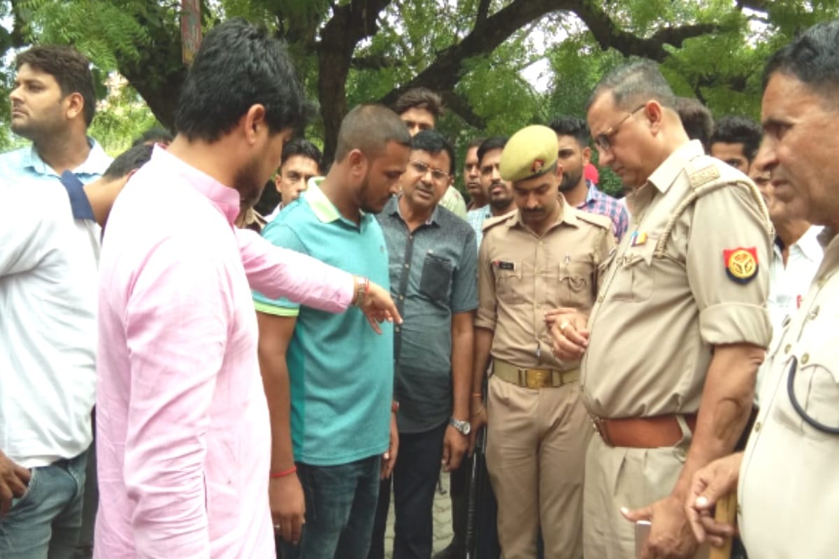 firing in Meerut college in Meerut, one student injured