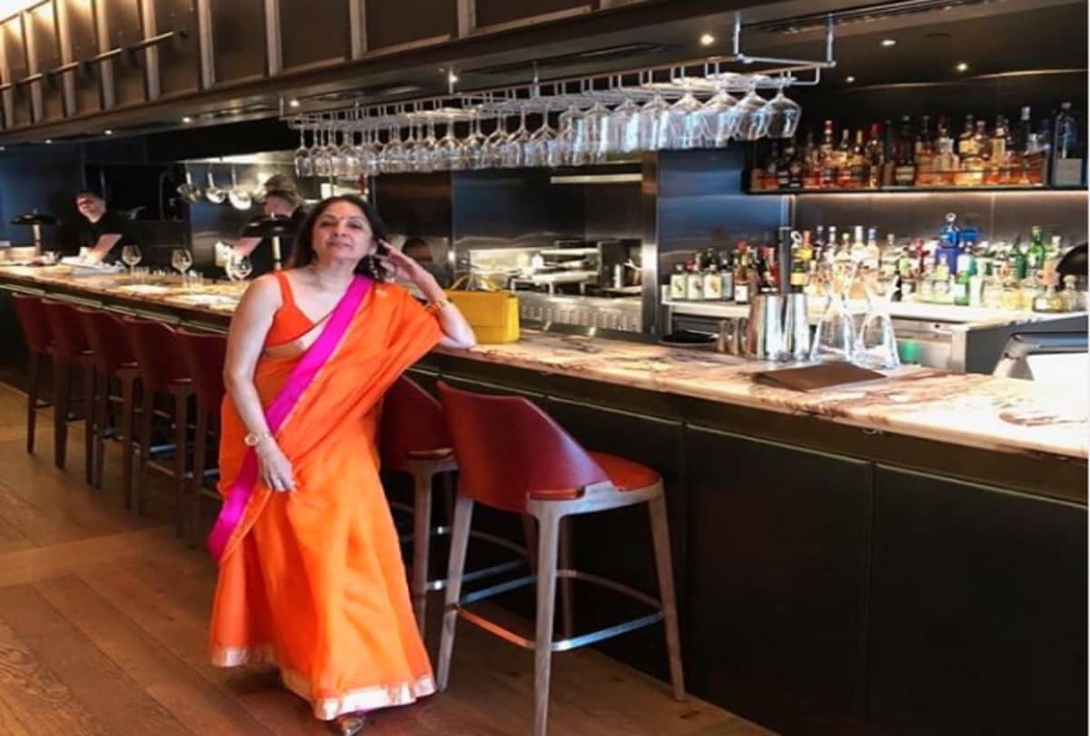 Neena Gupta look drop dead gorgeous in Sheer saree and plunging neckline blouse