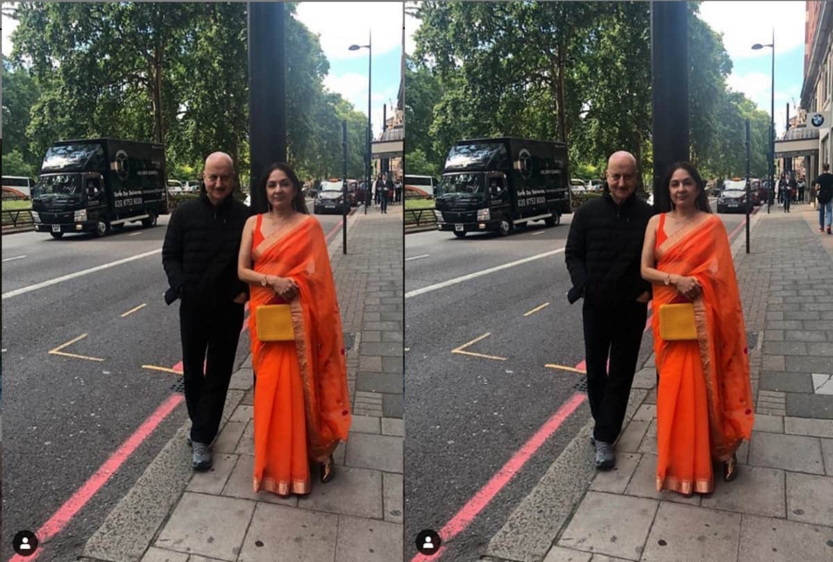 Neena Gupta look drop dead gorgeous in Sheer saree and plunging neckline blouse