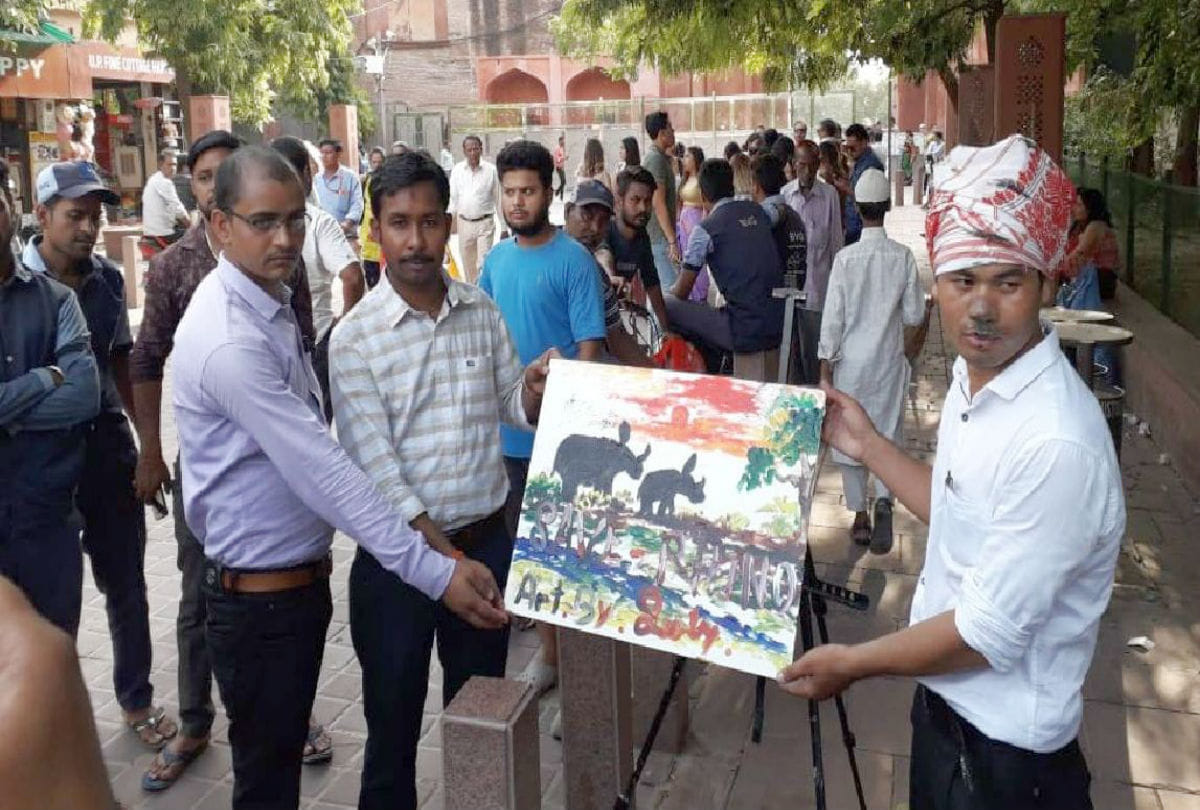assam's artist make painting by nose at the Taj Mahal