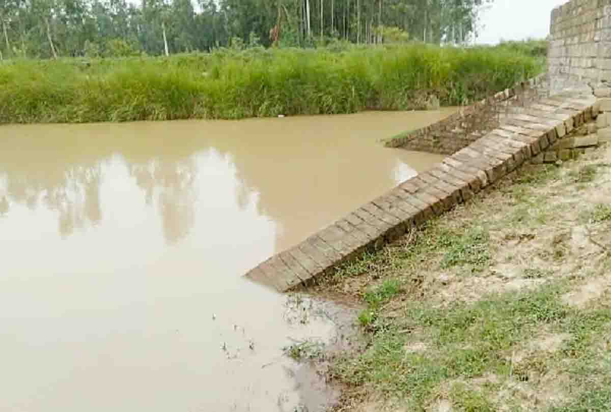 two boy dead body found in rill
