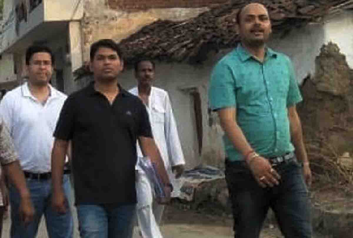Directorate of Revenue Intelligence raid in mahoba for one crore rupees