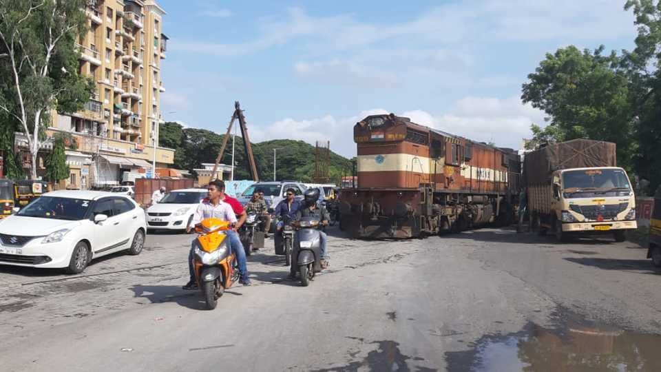 Railway locomotive engine accidentally reached on old mumbai-pune expressway