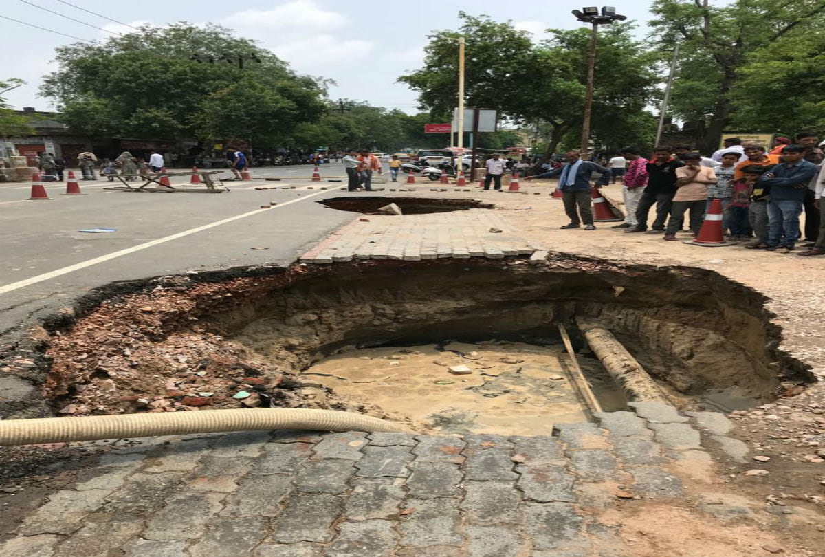 road damage in agra after heavy rain