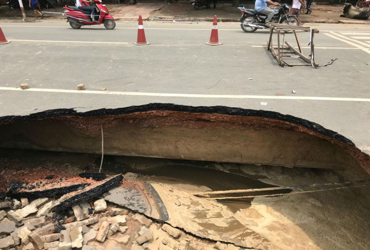 road damage in agra after heavy rain
