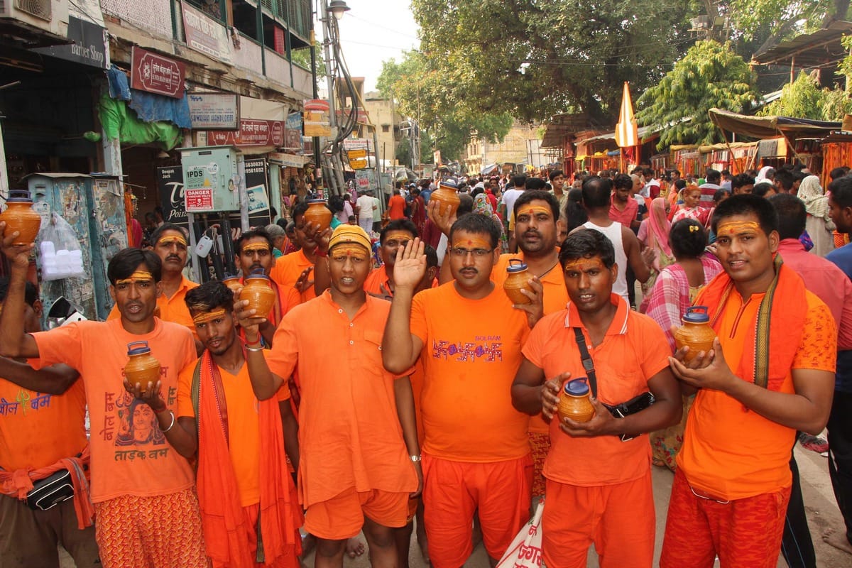sawan 2019 kanvariya ganga bath in kashi vishwanath temple varanasi in sawan month