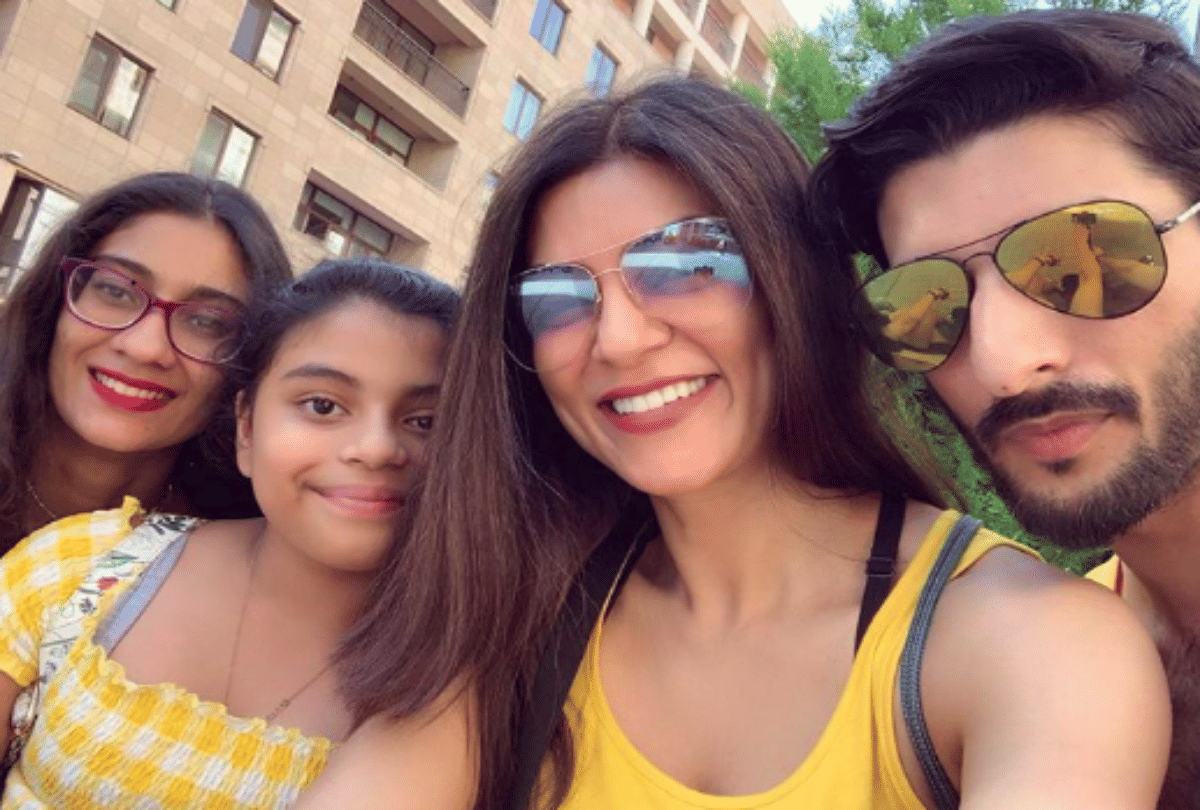 sushmita sen trolled to boyfriend rohman shawl in this selfie