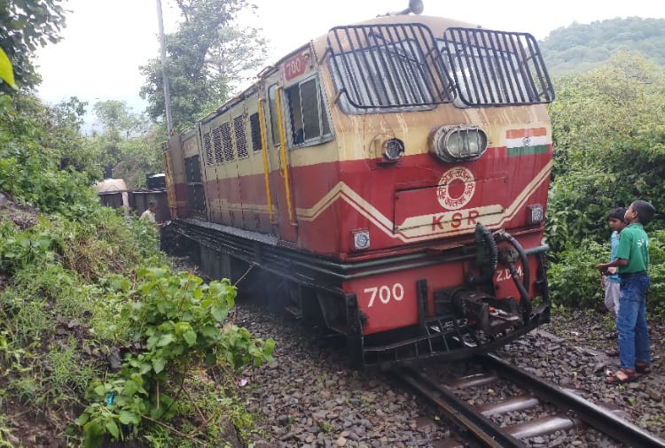 monsoon, land sliding on kalka shimla track due to heavy rainfall, toy train stopped