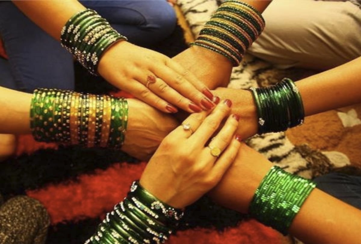 सावन में महिलाएं क्यों पहनती हैं हरी चूड़ियां, जानें यहां… - Sawan 2019: Why Women Like To Wear Green Bangles In This Month - Amar Ujala Hindi News Live