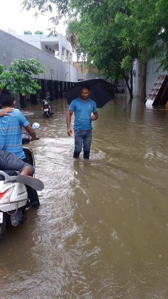 civic,civic problem,rain water fill in road