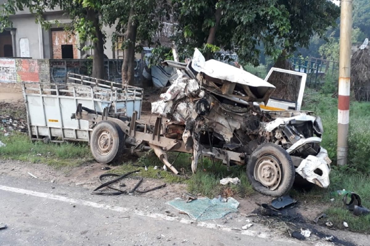 One dies and two injured in Pickup van and bus collision at Muzaffarnagar city