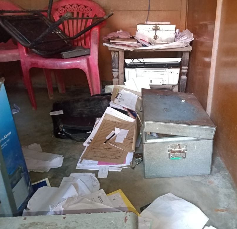 thief stole money and tickets from adhivakta bhawan
