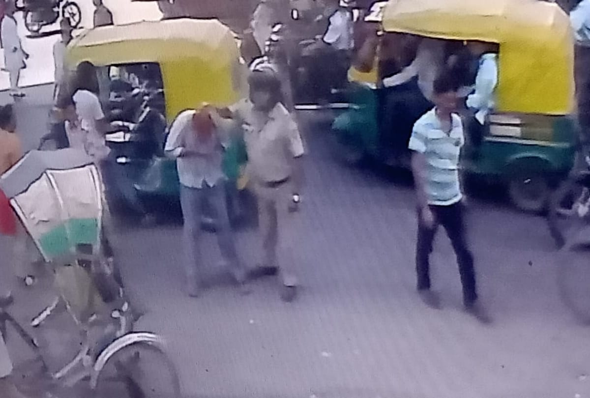 sub inspector beaten auto driver in lucknow
