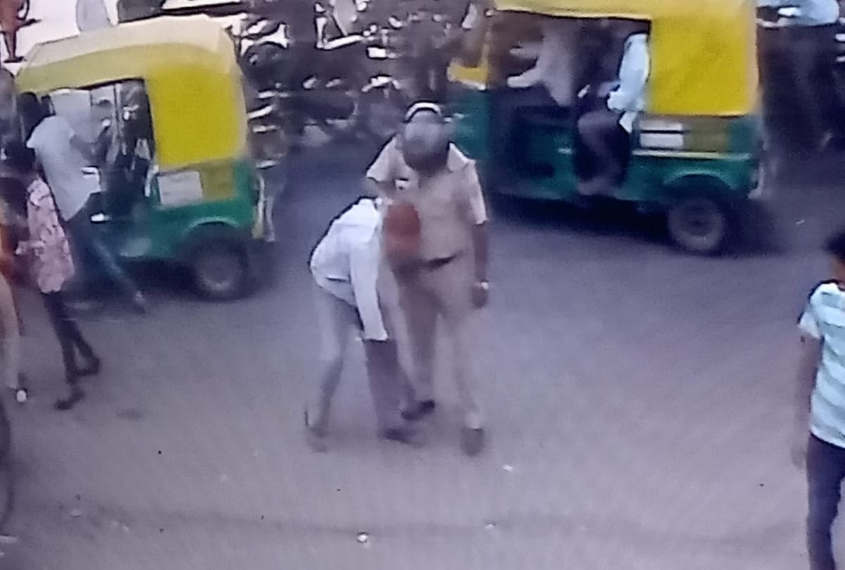 sub inspector beaten auto driver in lucknow