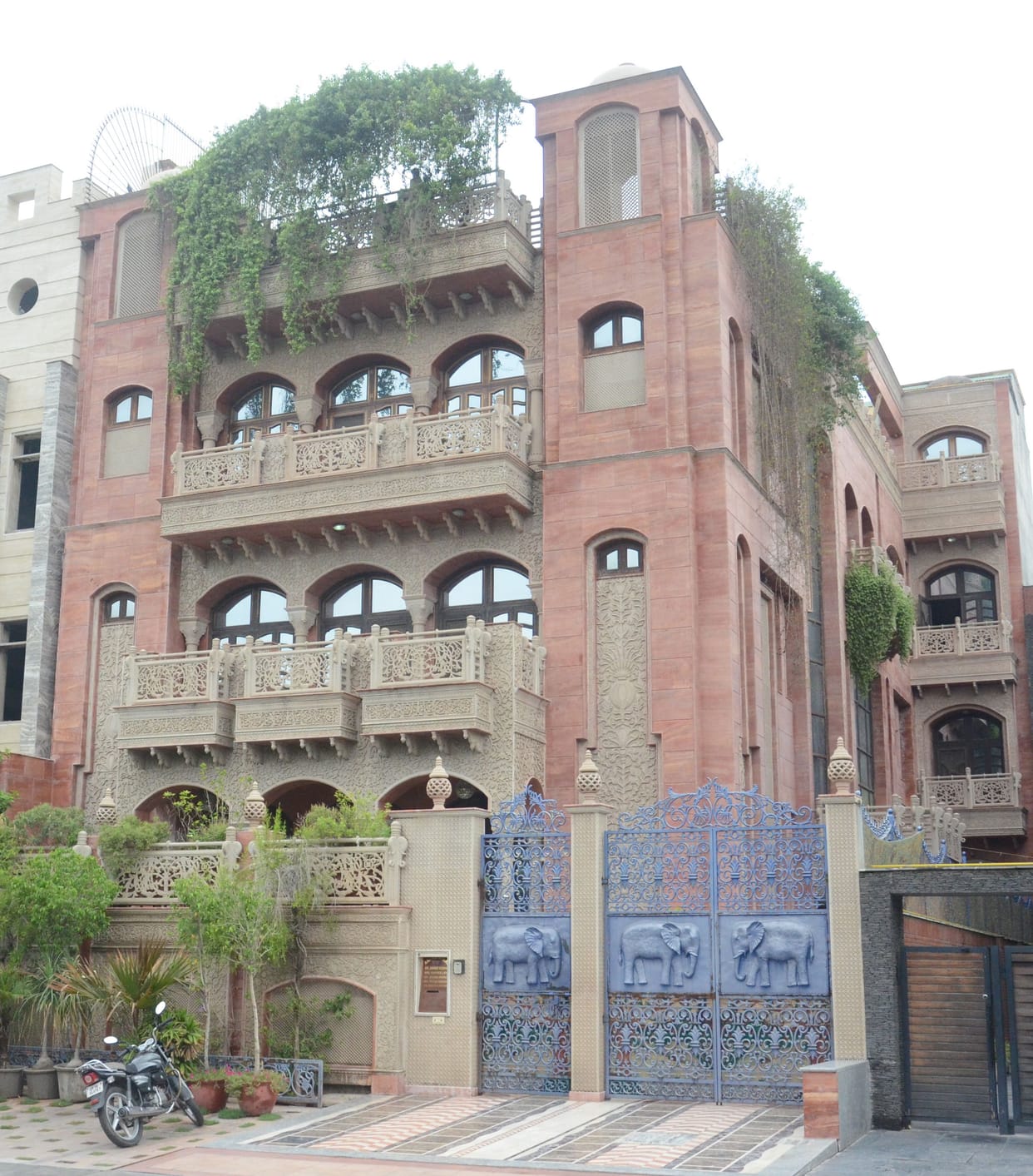 Nearst of anand gose undergruond