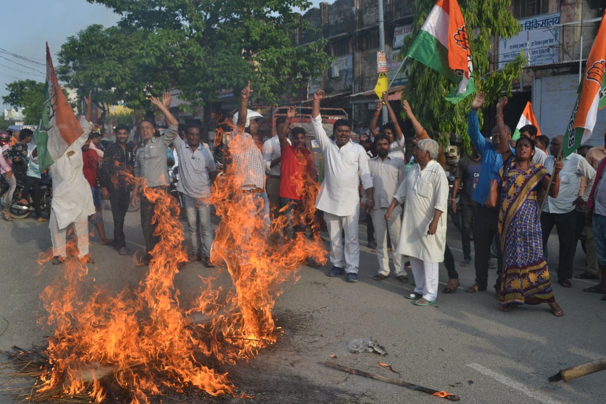 congress worker burn manikin of cm