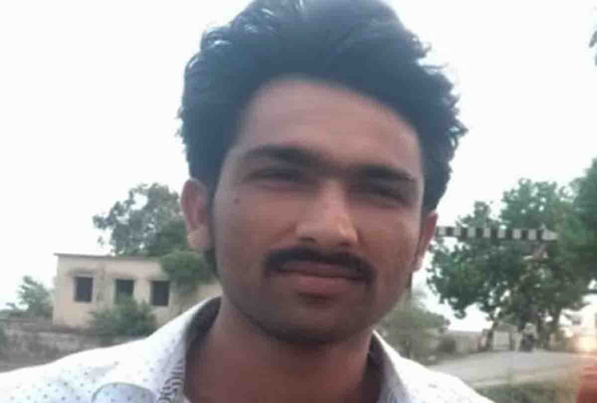 man killed in etawah when he returned home in night
