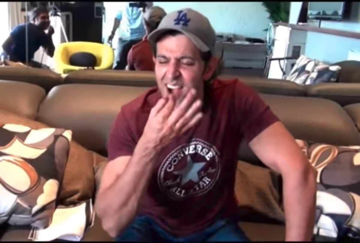 hrithik roshan sing a song tu lagavelu jab labistick and practice bihari accent