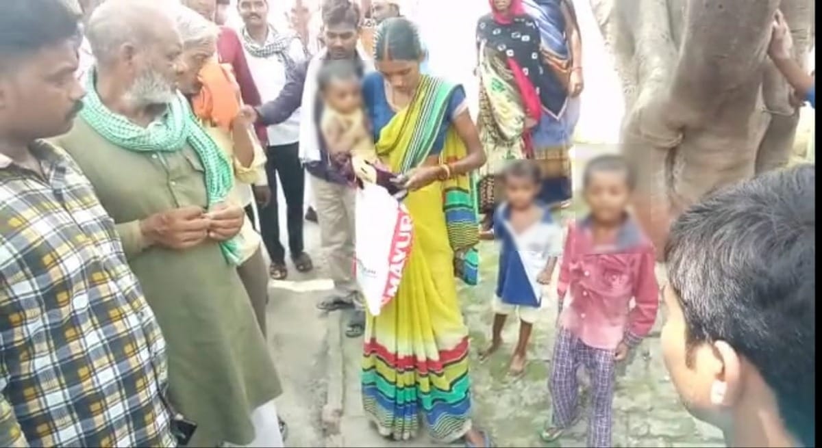 a person with his wife and three son attempt to suicide by fire in front of sp office jaunpur